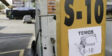 Petrobras anuncia redução de R$ 0,30 no diesel
