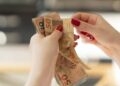Empresas têm até o dia 30 de novembro para pagar o 13º salário