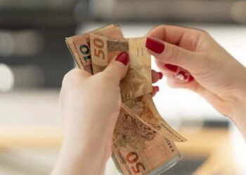 Empresas têm até o dia 30 de novembro para pagar o 13º salário