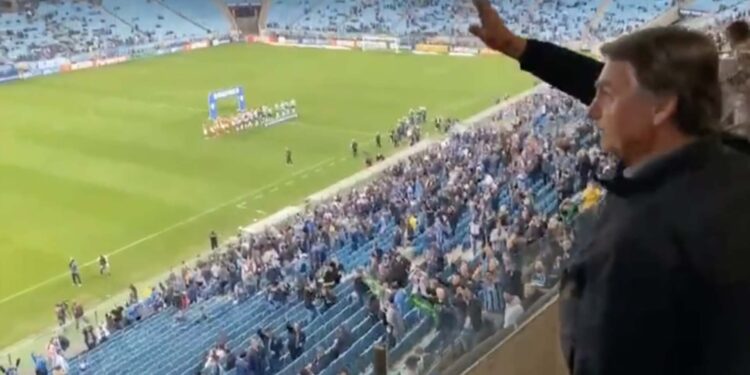 Bolsonaro assistiu ao jogo do Grêmio contra o Vila Nova, em Porto Alegre