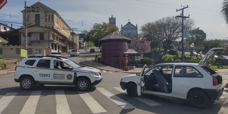 Homem é preso com drogas e dirigindo sem habilitacão em Nova Roma do Sul