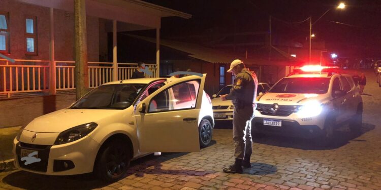 Brigada Militar aplica oito multas de trânsito na madrugada deste sábado em Nova Roma do Sul