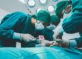 Médicos brasileiros criam método de reconstrução peniana que permite até ereções