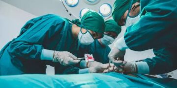 Médicos brasileiros criam método de reconstrução peniana que permite até ereções
