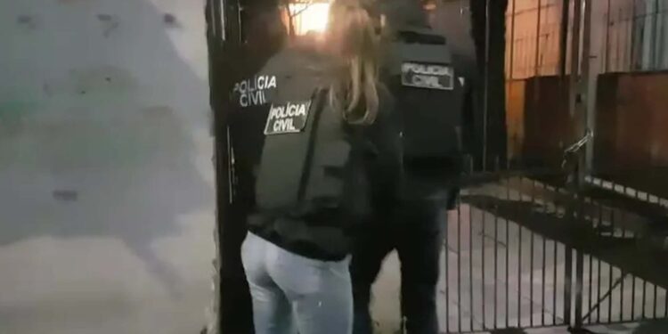 Polícia prende 19 pessoas suspeitas de golpes dos nudes e do transporte por aplicativo no RS