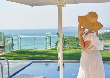 Ex-mulher de bilionário doa mansões de 55 milhões de dólares para caridade