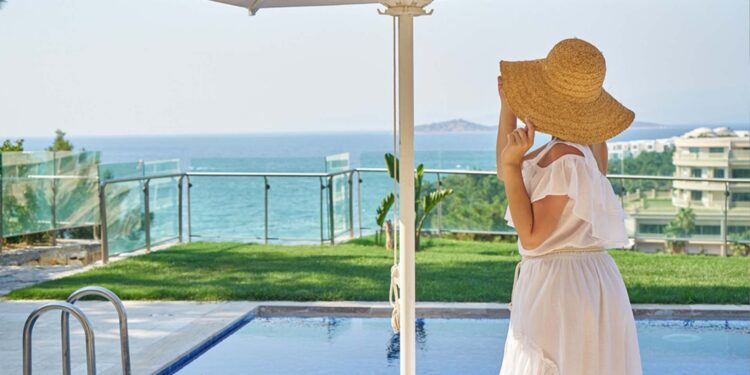 Ex-mulher de bilionário doa mansões de 55 milhões de dólares para caridade