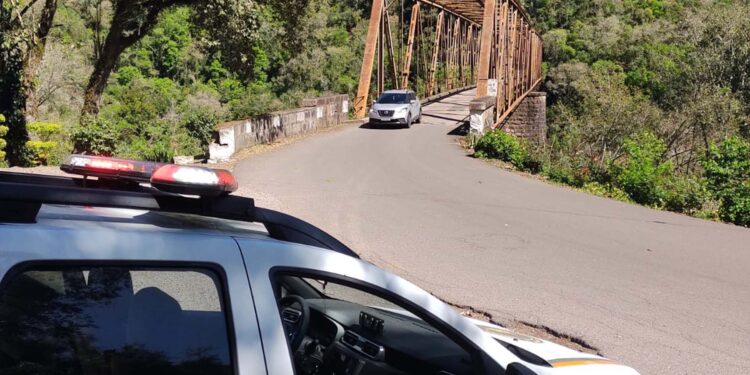Brigada Militar realiza 5 multas de trânsito nesse fim de semana e aborda 49 pessoas em Nova Roma do Sul