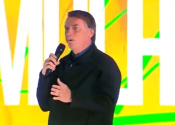 Bolsonaro pergunta se as mulheres preferem `Maria da Penha ou pistola´