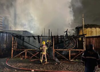 Piquetes pegam fogo no Acampamento Farroupilha, em Porto Alegre