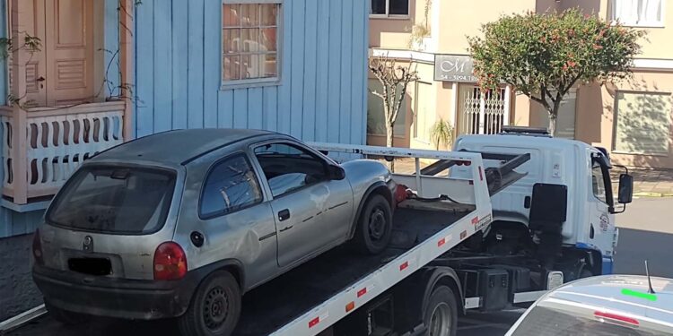 Final de semana tem 48 veículos abordados 6 multas de trânsito e um veículo recolhido pela BM de Nova Roma do Sul