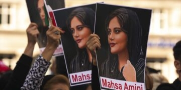 Irã bloqueia acesso a redes sociais devido aos protestos por véu islâmico