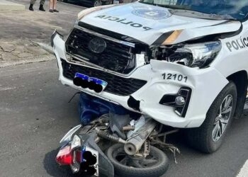 Policial é indiciado por lesão corporal culposa em caso de motociclista com perna amputada após atropelamento em Osório