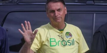 Doze horas após resultado, Bolsonaro mantém silêncio sobre vitória de Lula na eleição