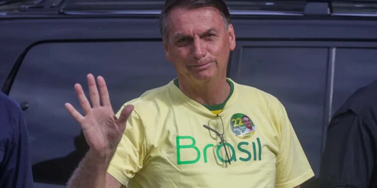 Doze horas após resultado, Bolsonaro mantém silêncio sobre vitória de Lula na eleição