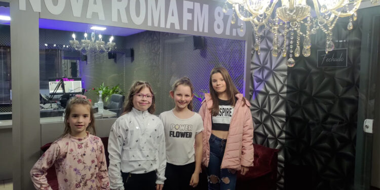 MENINAS PARTICIPARAM DO PROGRAMA DE FRENTE COM ELAS ESPECIAL DIA DAS CRIANÇAS