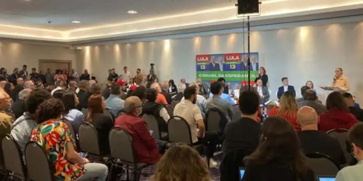 Lula apresenta carta a evangélicos em encontro com 200 pastores em São Paulo