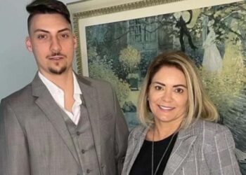 Após PF pedir investigação, Jair Renan Bolsonaro deixa a casa da mãe