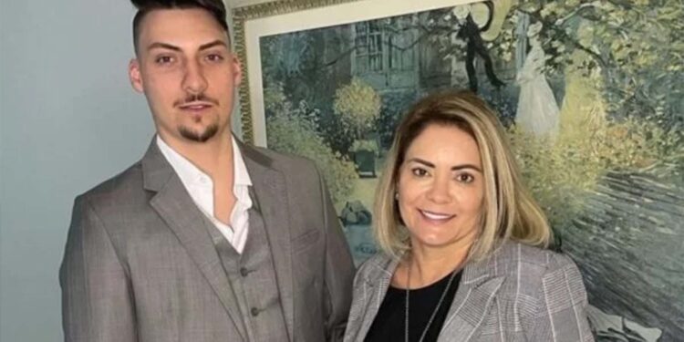 Após PF pedir investigação, Jair Renan Bolsonaro deixa a casa da mãe