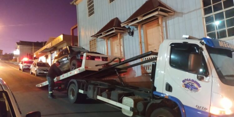 Motorista realizando arrancada bruscas no centro de Nova Roma do Sul é autuado e tem carro guinchado pela BM