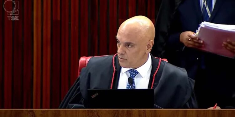 Moraes nega pedido para investigar inserções nas rádios e diz que campanha de Bolsonaro pode ter agido para ‘tumultuar’ as eleições