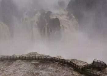 Turista cai nas Cataratas do Iguaçu e desaparece
