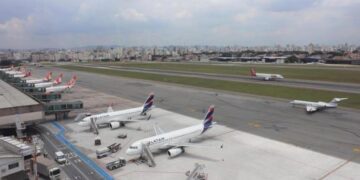 Incidente com avião da Gol fecha pista do Aeroporto de Congonhas por quase duas horas