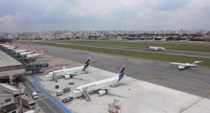 Incidente com avião da Gol fecha pista do Aeroporto de Congonhas por quase duas horas