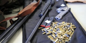 Grupo que vendia armas e munição pela internet a caçadores ilegais é alvo de operação policial em nove cidades do RS