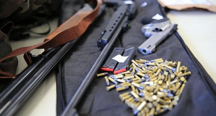 Grupo que vendia armas e munição pela internet a caçadores ilegais é alvo de operação policial em nove cidades do RS
