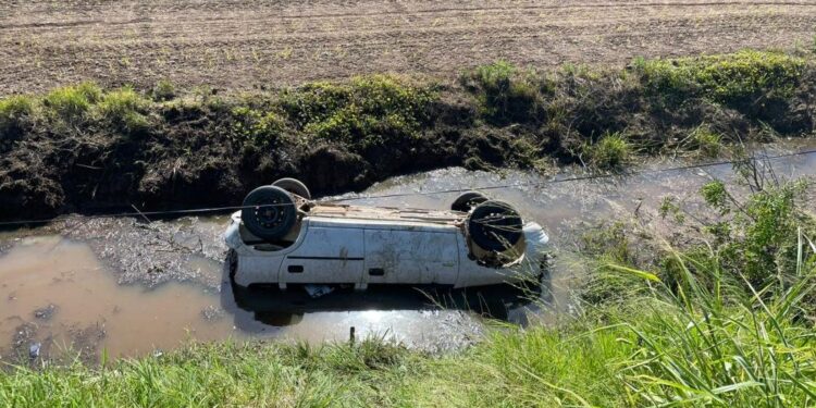 Motorista embriagado capota veículo e causa a morte de dois filhos pequenos em SC