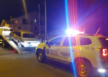 Homem de 26 anos tem carro guinchado e CNH apreendida após se recusar a fazer o teste do etilômetro, em Nova Roma do Sul