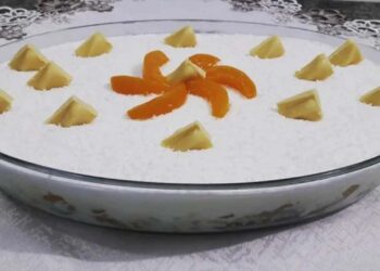 Bolo gelado com pêssego