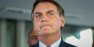 Bolsonaro pede ao STF abertura de processo contra Lula e Gleisi por ofensas
