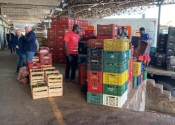 Bloqueios de estradas em SC impedem chegada de produtos na Ceasa do RS