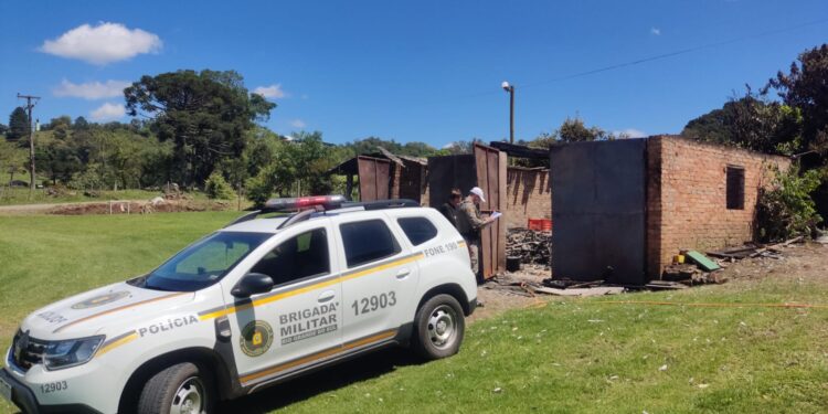 Incêndio destrói 5 quadriciclos e outros materias no Eco Parque em Nova Roma do Sul