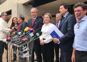 “Não podemos entrar 2023 sem o Auxílio, sem o aumento real do salário mínimo”, diz presidente do PT sobre PEC