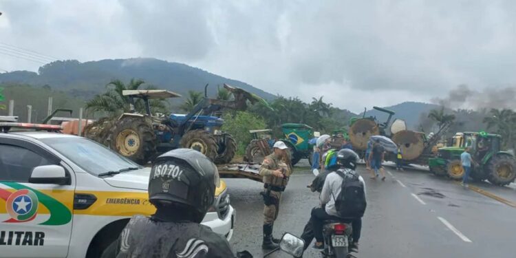 Deputado, políticos e empresários: saiba quem são os identificados por envolvimento com bloqueios golpistas