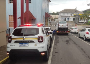 Mais um condutor pego pela BM sem CNH e com IPVA vencido em Nova Roma do Sul