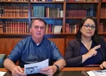 Bolsonaro não inicia transmissão semanal ao vivo; Secom não se pronuncia