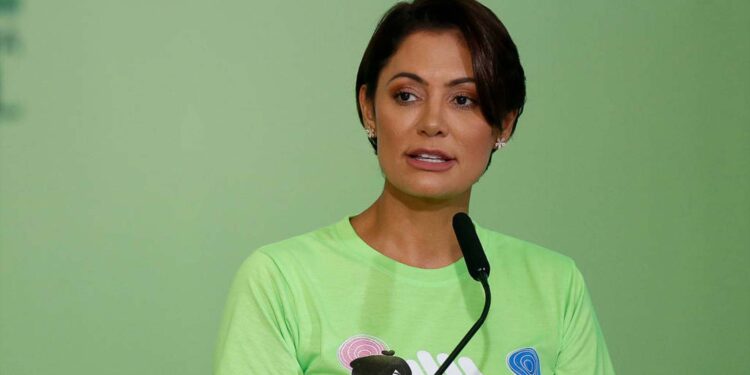 “Seguimos firmes e unidos”, afirma Michelle após polêmica com Bolsonaro nas redes sociais