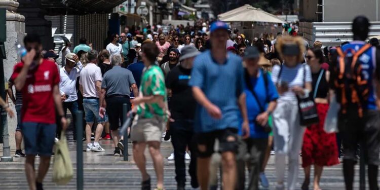 Terra chega a 8 bilhões de pessoas com um desafio: a desaceleração do crescimento