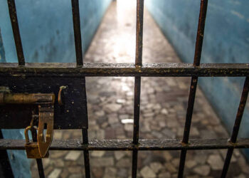 Supremo analisa prisão especial para quem tem ensino superior; Moraes vota contra