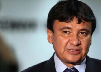 PT vai sugerir salário mínimo de R$ 1.320, diz senador eleito