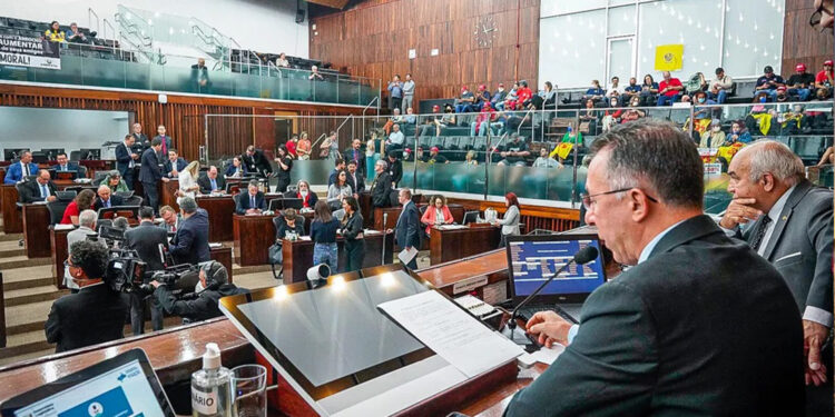 Assembleia do RS aprova reajuste de 10,6% no salário mínimo regional; veja novos valores