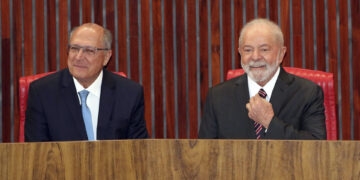 Lula e Alckmin são diplomados no TSE