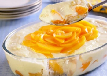 Pavê de pêssego em calda