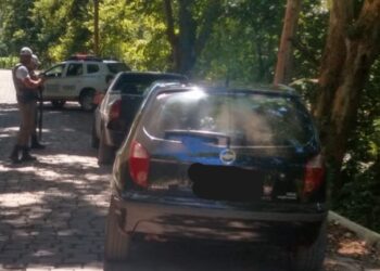 Dois condutores são pegos pela BM dirigindo sem CNH em Nova Roma do Sul