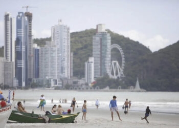 Balneário Camboriú projeta crescimento de 15% no número de turistas em relação à alta temporada passada