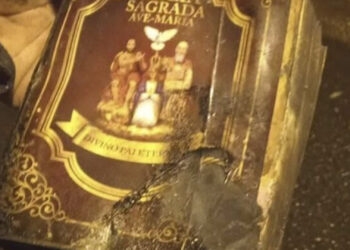 Casa é totalmente destruída em incêndio mas bíblia permanece intacta em Erval Grande